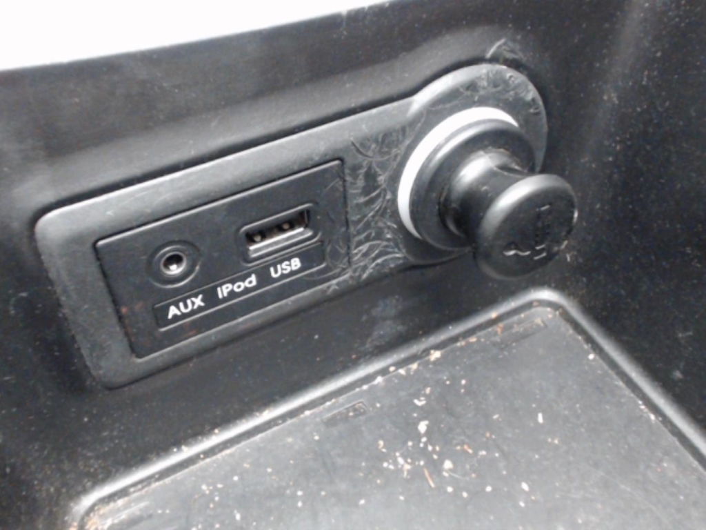 Console central (interieur plastique) HYUNDAI IX 20 PHASE 1 Diesel - 1