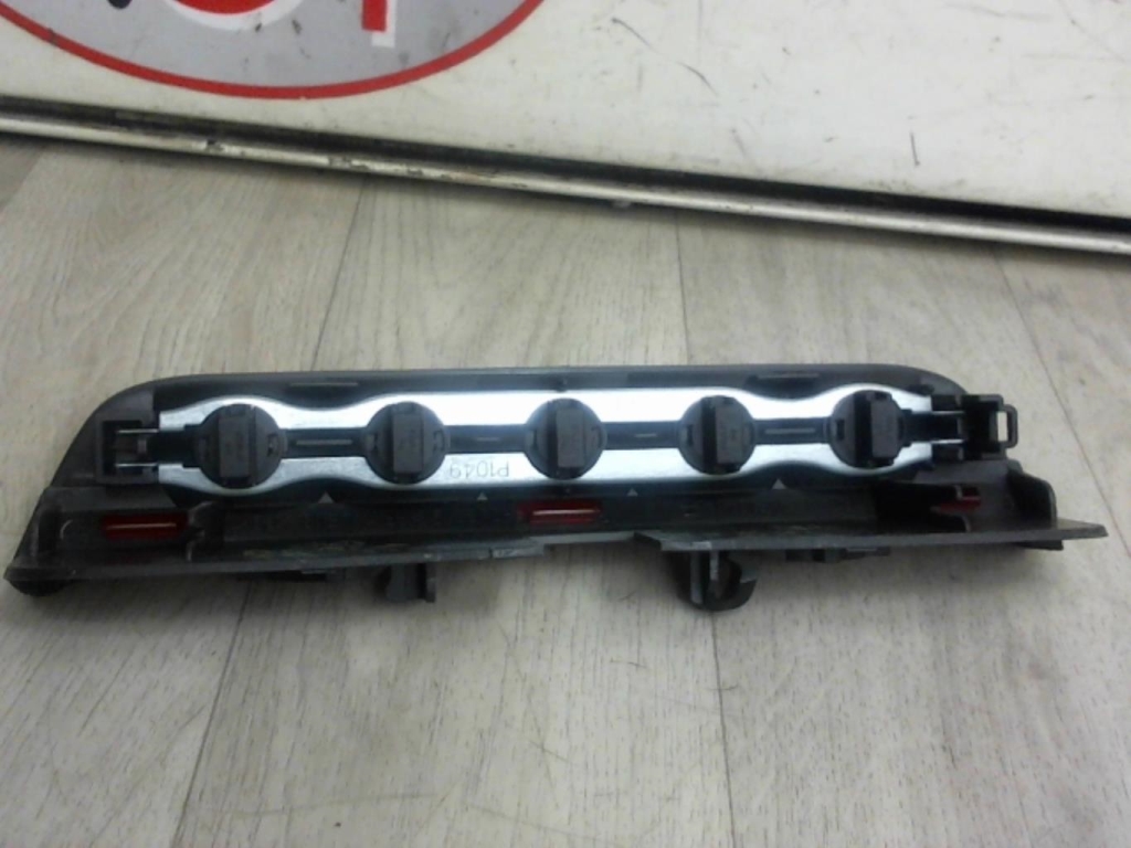 Feu arriere stop central MAZDA DEMIO PHASE 1 BREAK Essence - 1