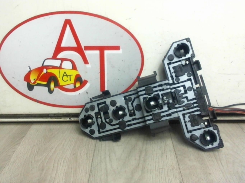 Base portalampade fanale posteriore destro VOLKSWAGEN GOLF 4 Gasolina - 1