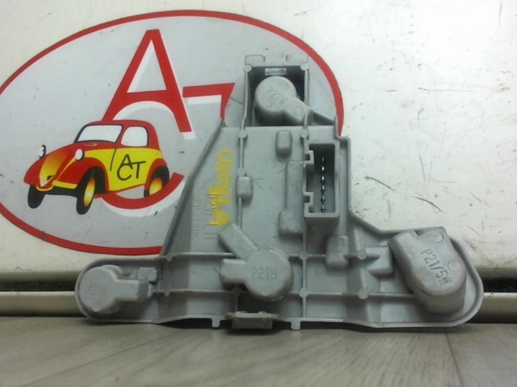 Base portalampade fanale posteriore sinistro TOYOTA COROLLA 10 PHASE 2 Diésel - 1
