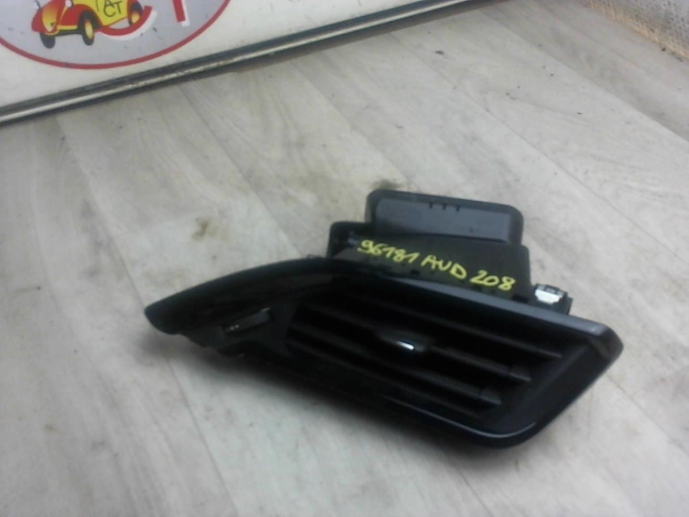 Bocchetta aerazione cruscotto anteriore destra PEUGEOT 208 1 PHASE 2 Gasolina - 1