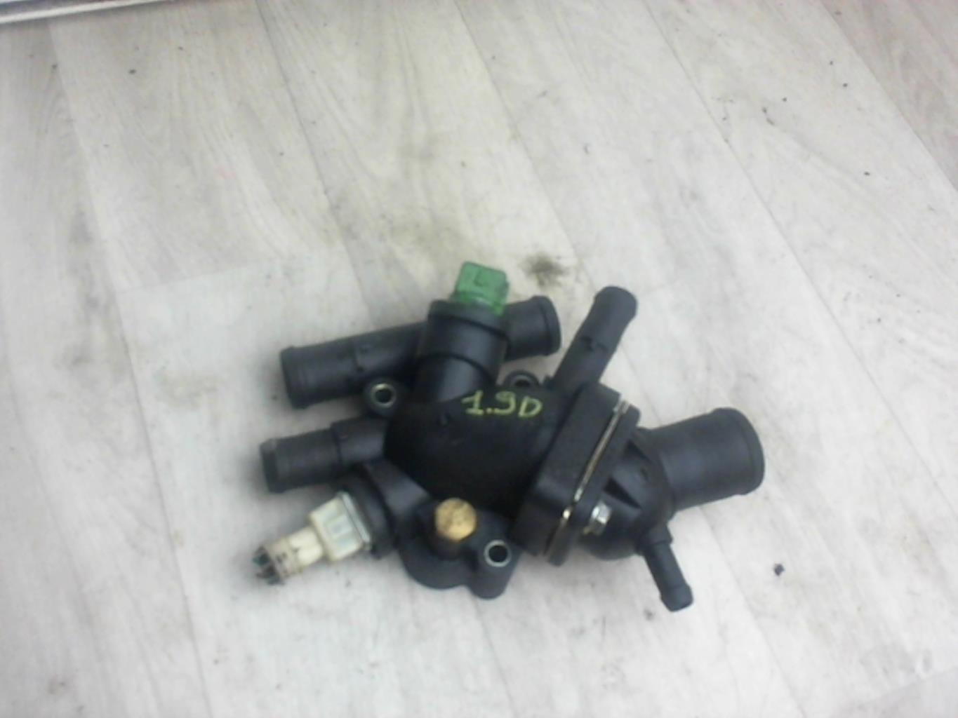 Boitier eau RENAULT CLIO 2 PHASE 1 Diesel - 1