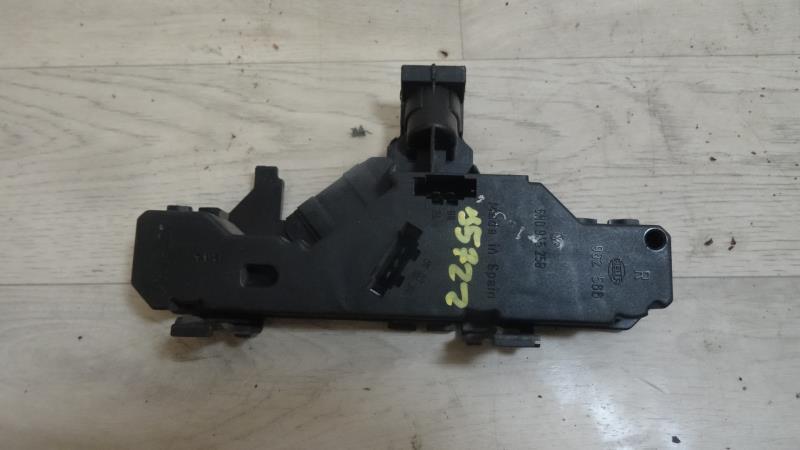 Base portalampade fanale posteriore destro VOLKSWAGEN POLO 3 Gasolina - 1