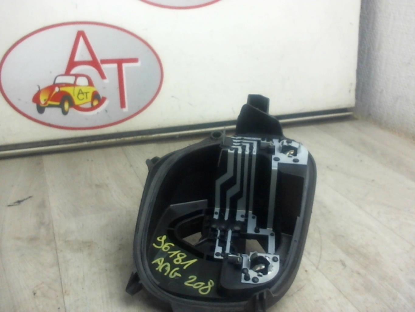 Base portalampade fanale posteriore sinistro PEUGEOT 208 1 PHASE 2 Gasolina - 1