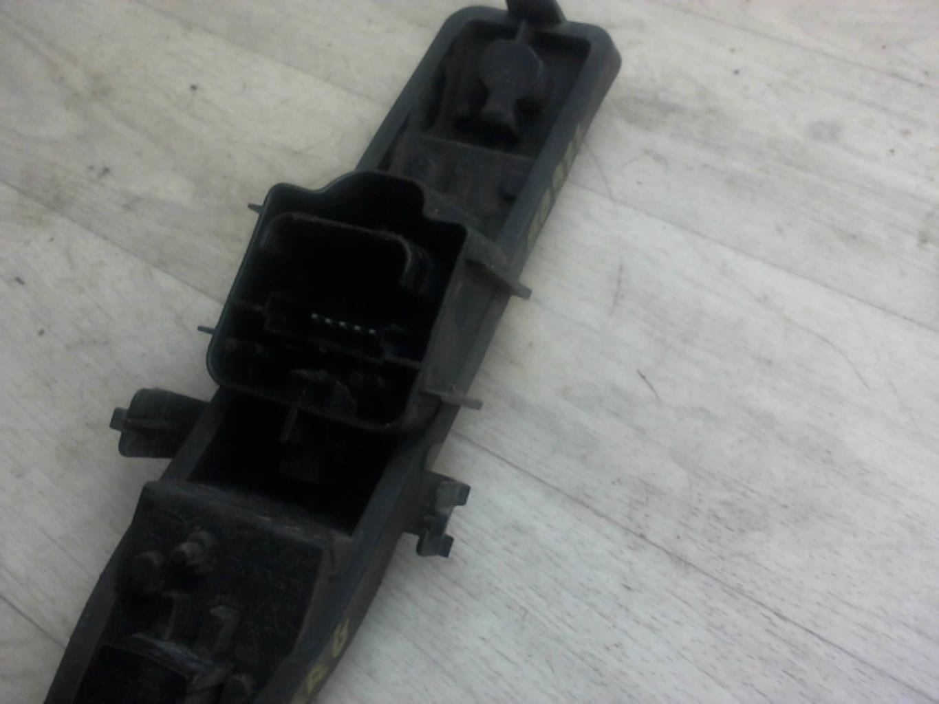 Base portalampade fanale posteriore sinistro RENAULT SCENIC 2 PHASE 1 Diésel - 1