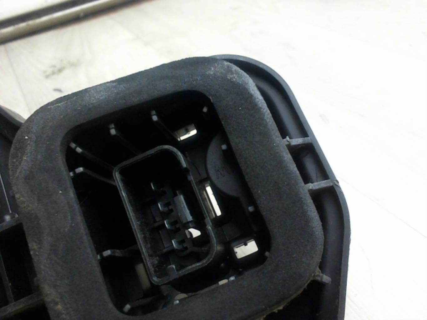 Base portalampade fanale posteriore sinistro VOLKSWAGEN GOLF 5 Diésel - 1