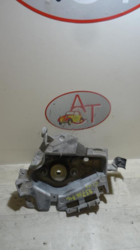 Support moteur gauche RENAULT CLIO 2 PHASE 1 Essence - 1