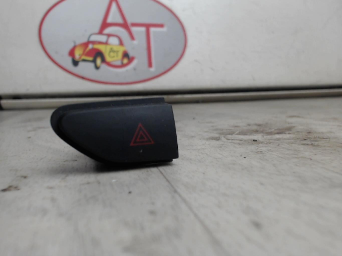 Bouton de warning RENAULT CLIO 4  - 1