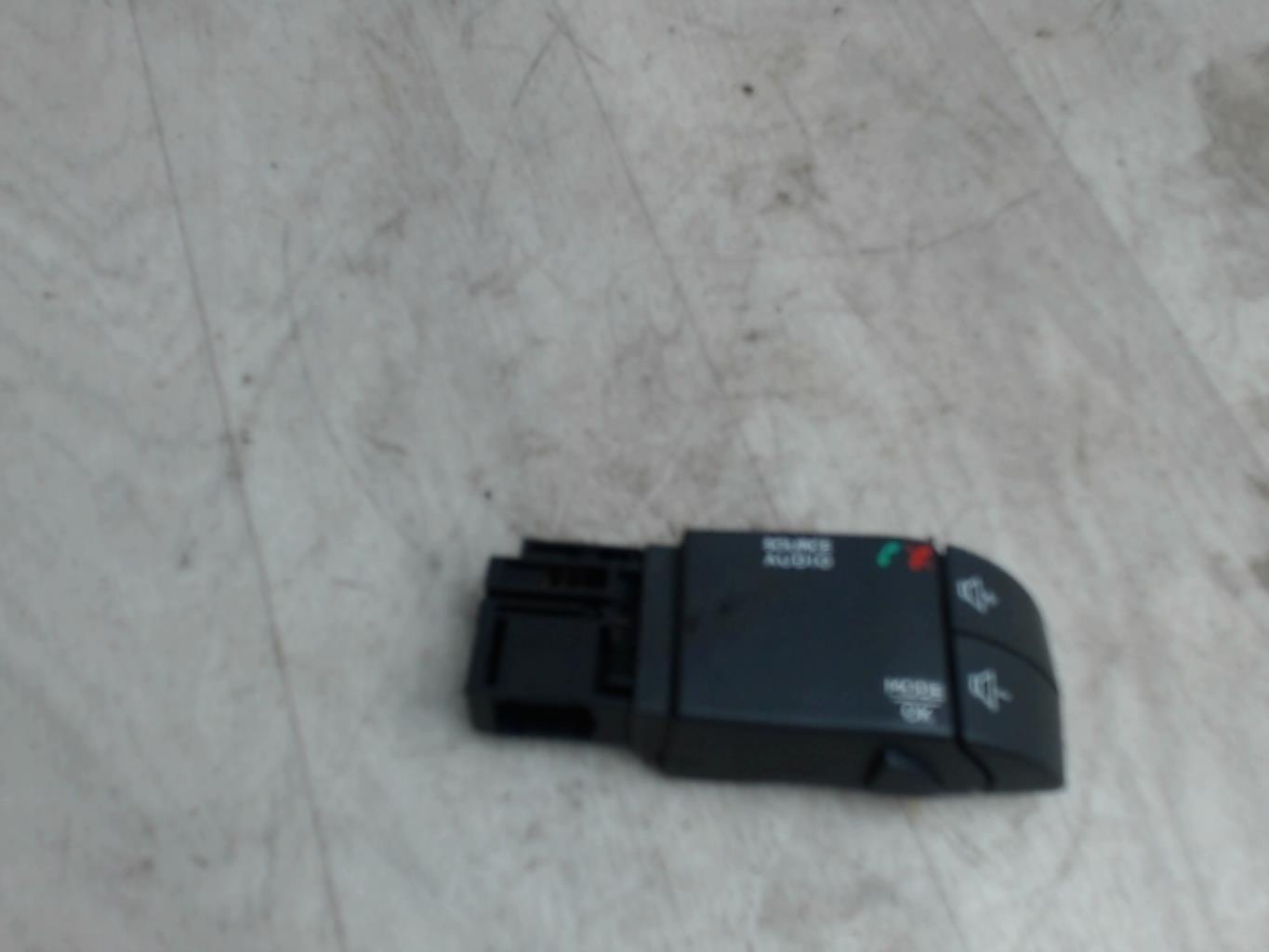 Commande autoradio RENAULT CLIO 4 PHASE 1 Diesel - 1