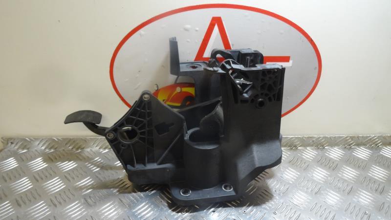 Pedale de frein RENAULT TWINGO 3 PHASE 1 Essence - 1