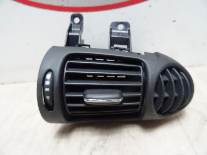Bocchetta aerazione cruscotto anteriore sinistra MERCEDES 200 T123  - 1