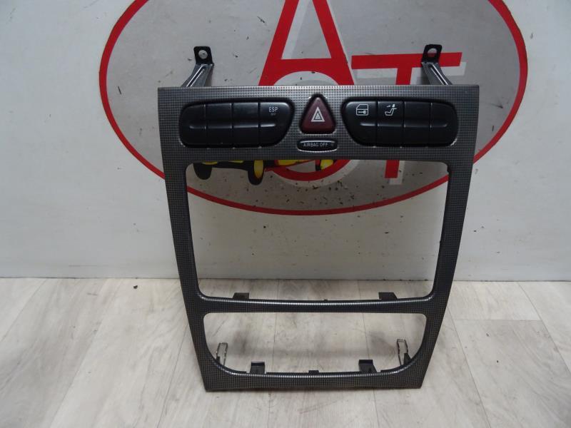 Facade autoradio MERCEDES 200 T123  - 1