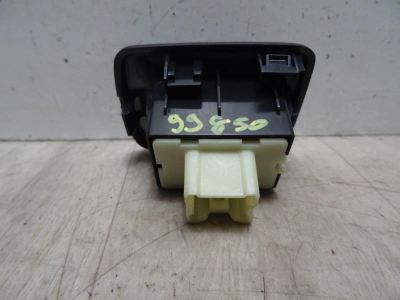 Interruttore lavacristalli posteriore destro DACIA SANDERO 2 PHASE 2 Diésel - 1