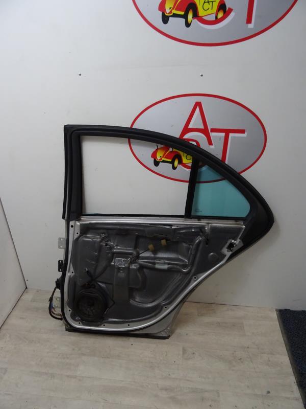 Portiera posteriore destra MERCEDES 200 T123  - 1
