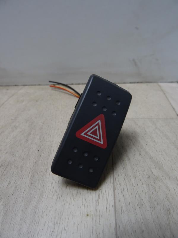 Bouton de warning SUZUKI SWIFT 3 Essence - 1