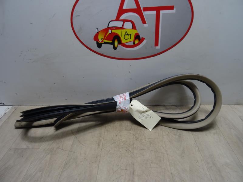 Guarnizione sportello posteriore destro TOYOTA AVENSIS 2 PHASE 1 BREAK Diésel - 1