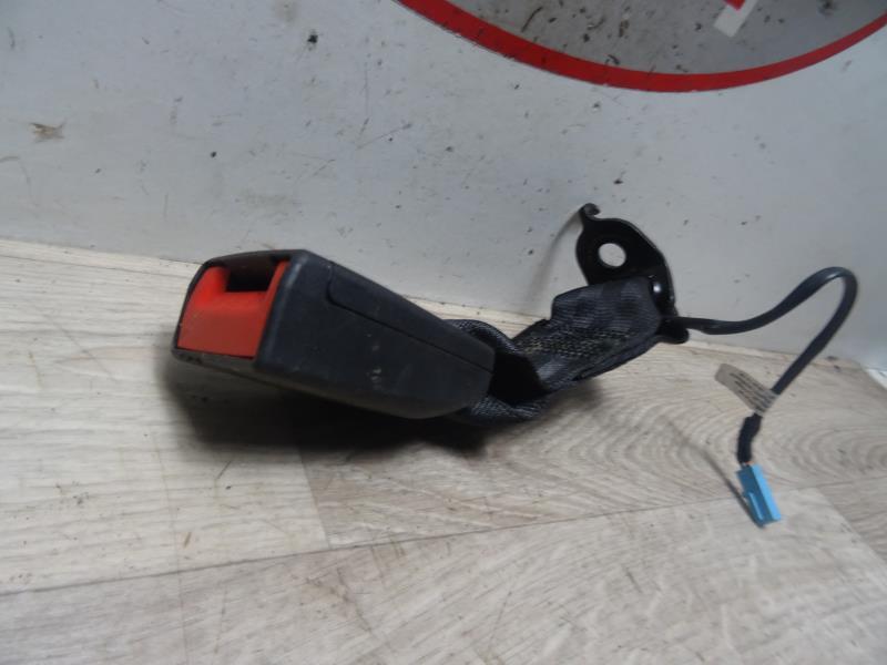 Attache ceinture arriere centrale PORSCHE MACAN PHASE 1 Diesel - 1
