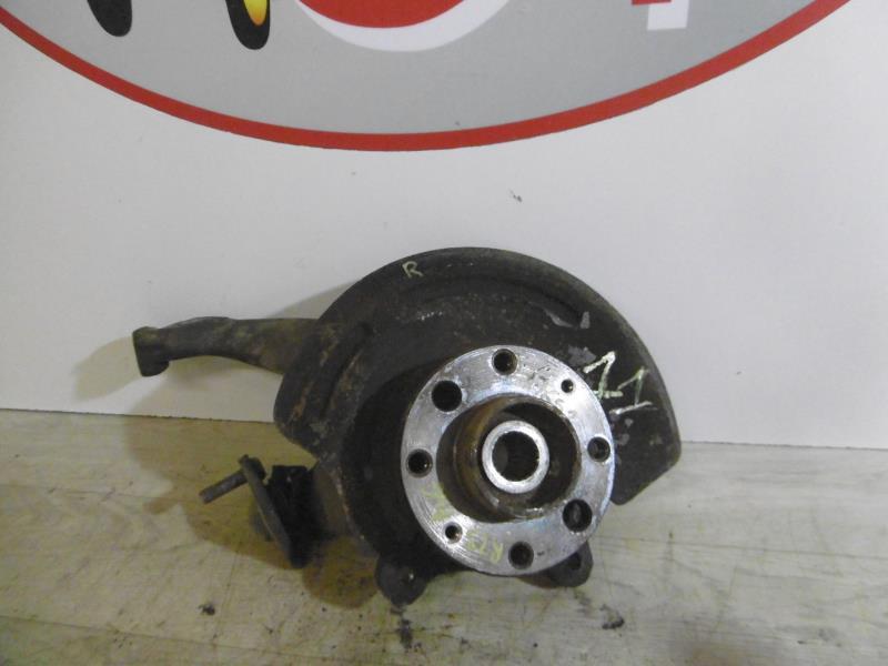 Fusee avant gauche RENAULT R25 PHASE 2 Diesel - 1
