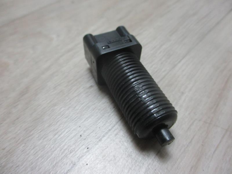 Contacteur feu stop RENAULT R9 Essence - 1