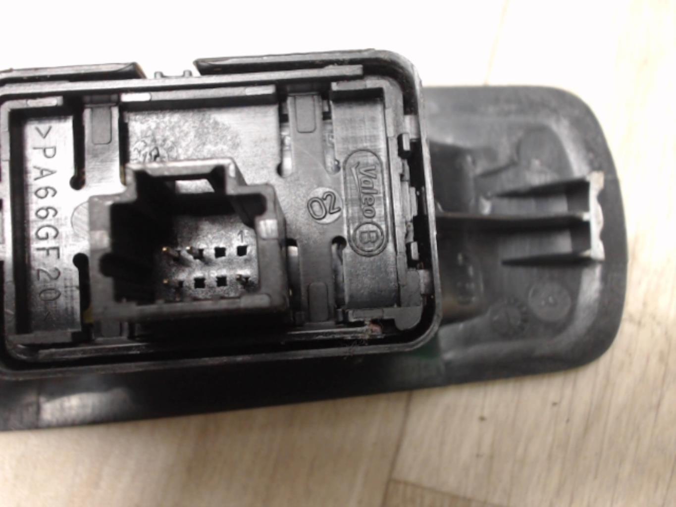 Interruttore lavacristalli posteriore sinistro RENAULT SCENIC 3 PHASE 3 Diésel - 1