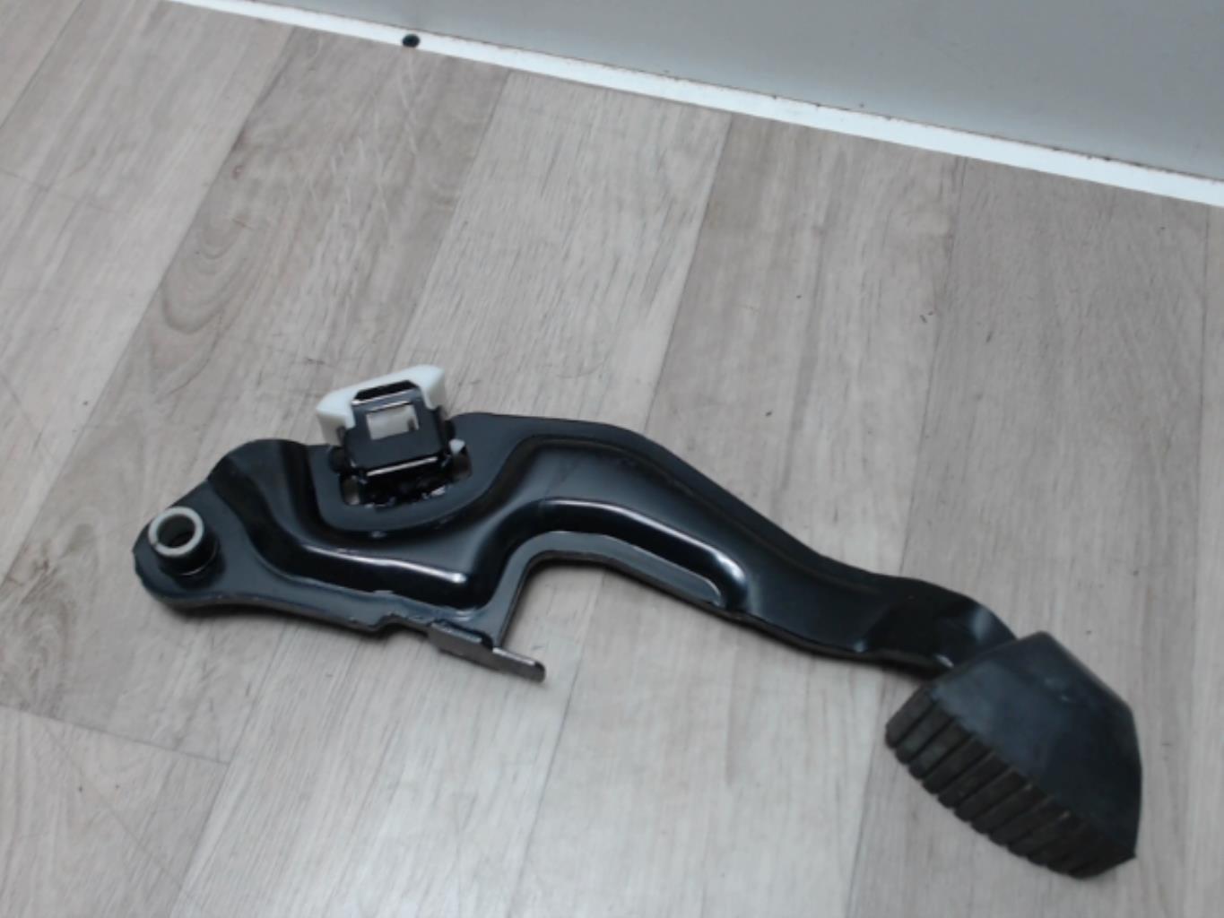 Pedale de frein PEUGEOT 208 1 PHASE 1 Diesel - 1