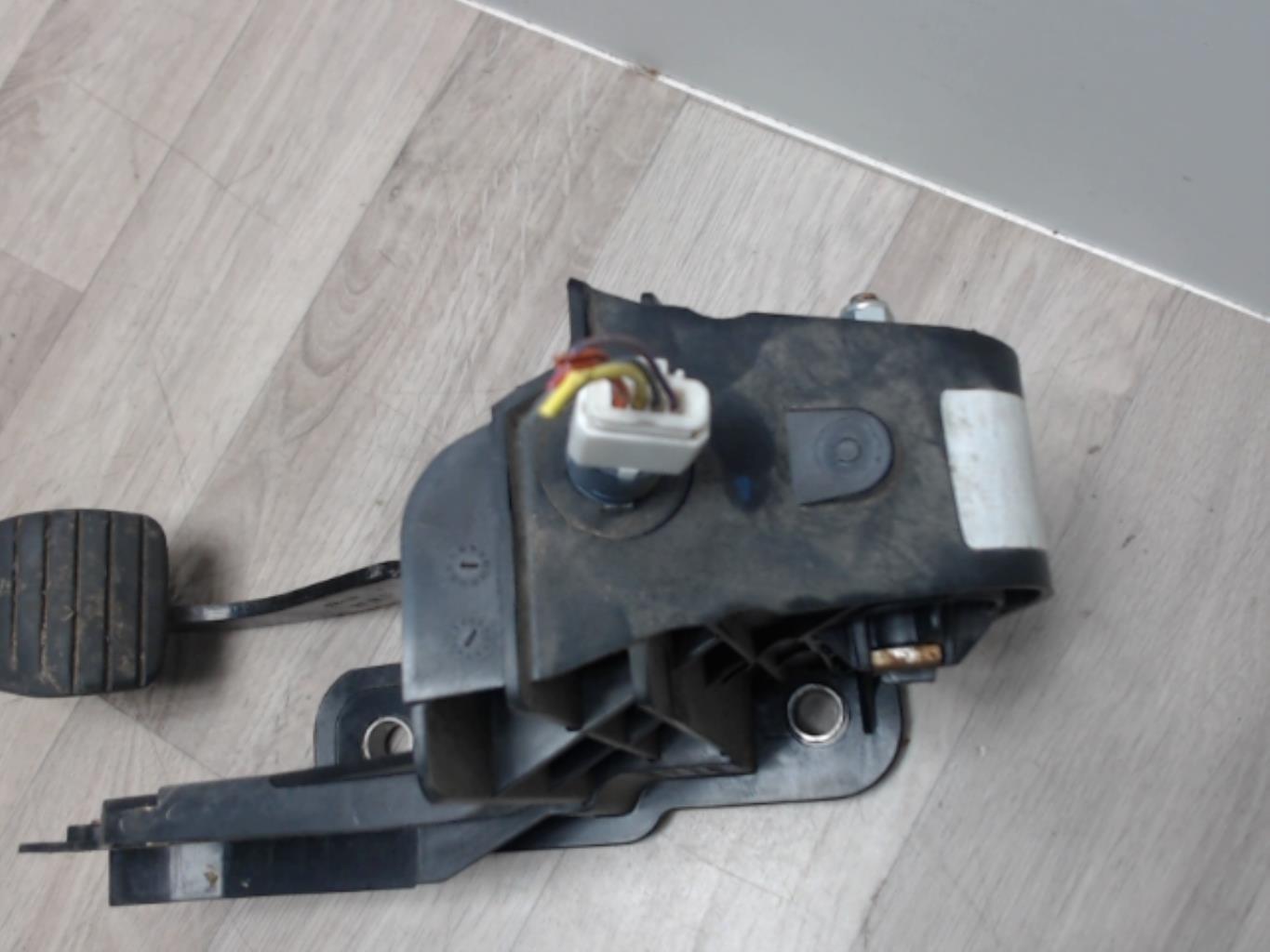 Pedale de frein RENAULT MASTER 3 PHASE 1 Diesel - 1