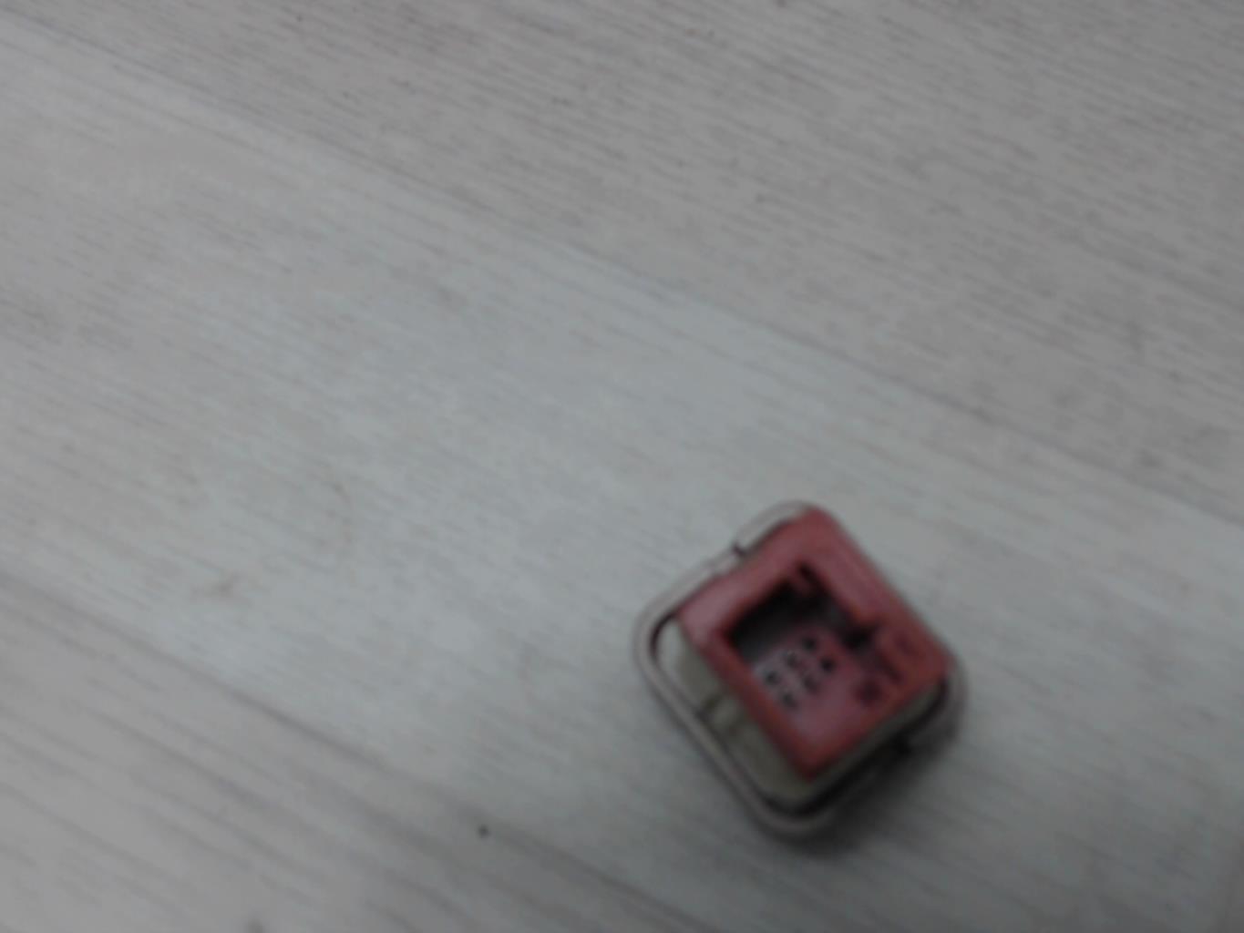 Bouton de warning PEUGEOT 1007 Diesel - 1