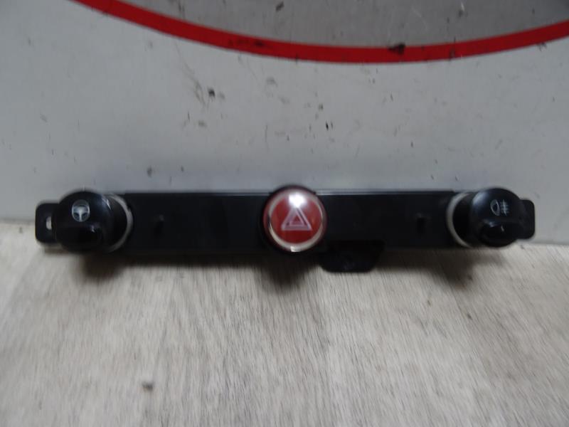Bouton de warning FIAT 500 2 PHASE 1 Essence - 1