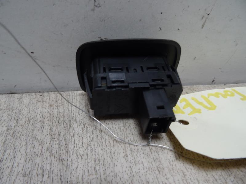 Interruttore lavacristalli posteriore destro CITROEN C5 2 BREAK Diésel - 1