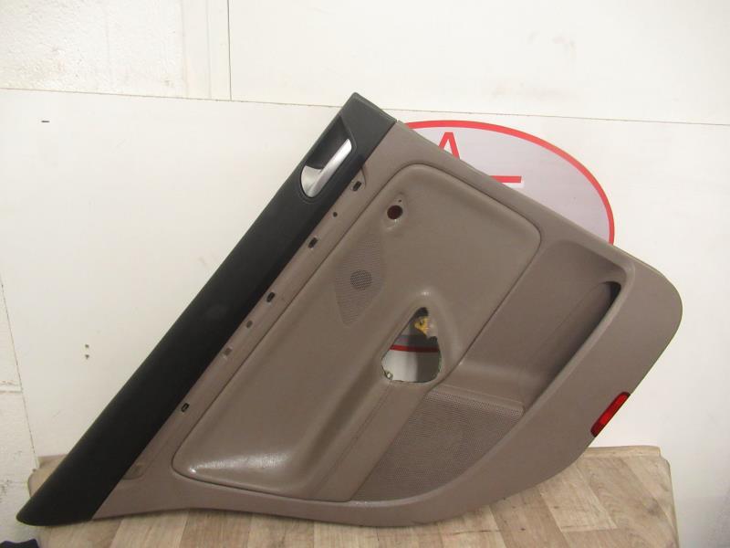Pannello portiera posteriore sinistro VOLKSWAGEN GOLF 5 Diésel - 1