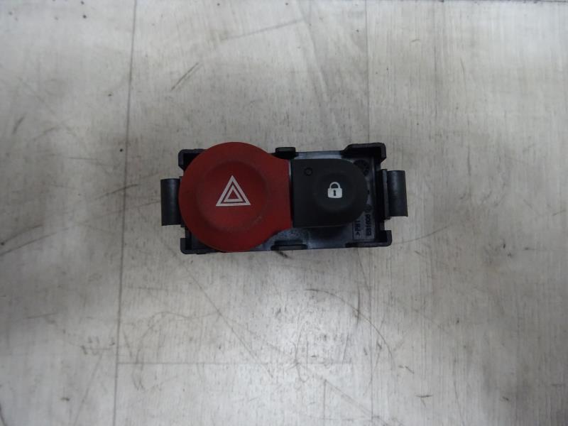 Bouton de warning RENAULT CLIO 3 PHASE 2 Essence - 1