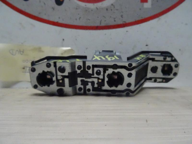 Base portalampade fanale posteriore destro NISSAN MICRA 2 PHASE 3  - 1
