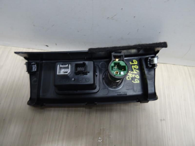 Prise port USB FIAT TIPO 2 PHASE 1 Essence - 1