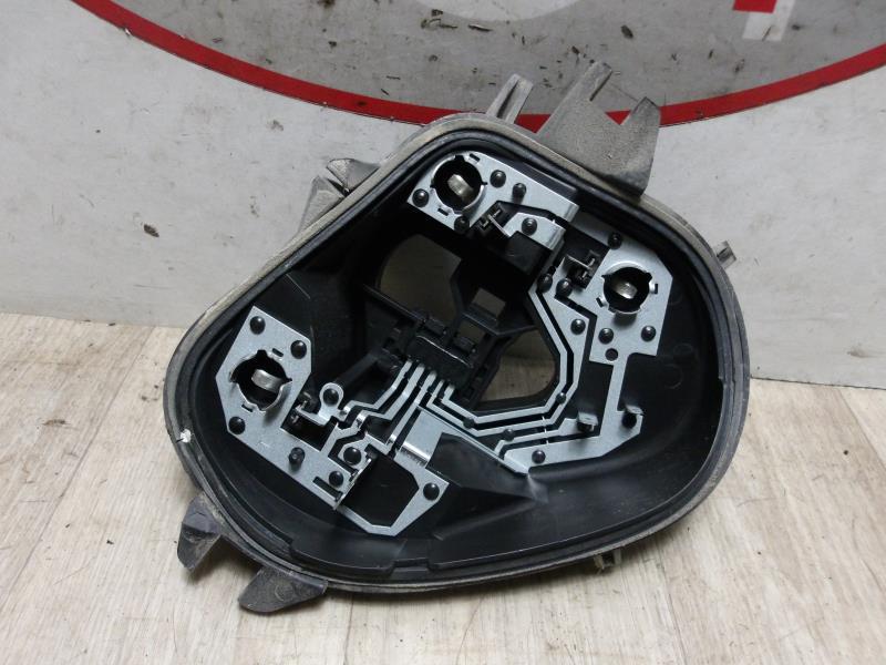 Base portalampade fanale posteriore sinistro PEUGEOT 208 1 PHASE 1 Diésel - 1