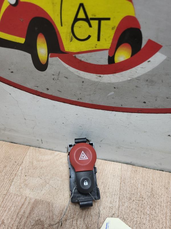 Bouton de warning RENAULT KANGOO 2 PHASE 2 Diesel - 1