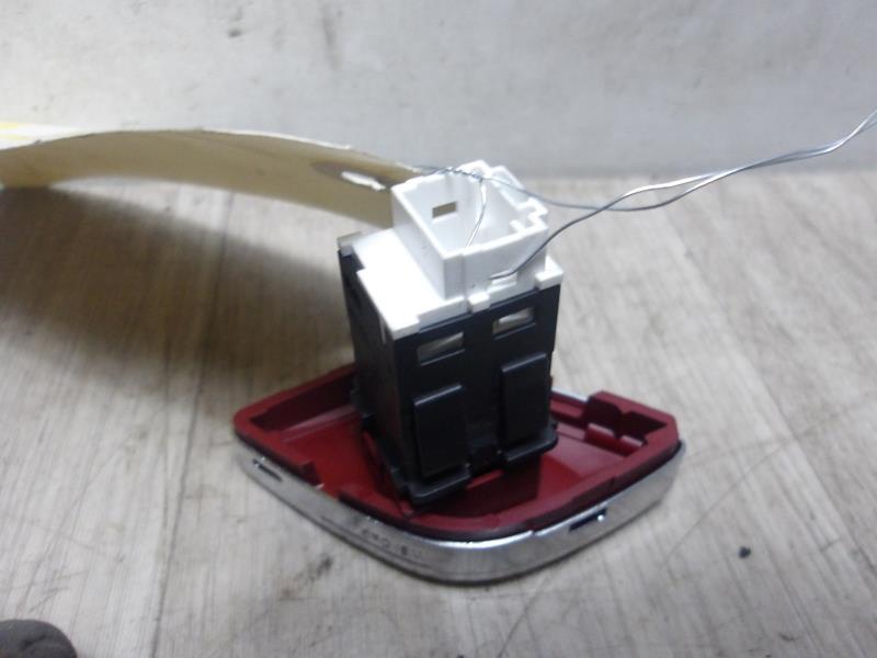 Bouton de warning CITROEN DS3 PHASE 1 Diesel - 1