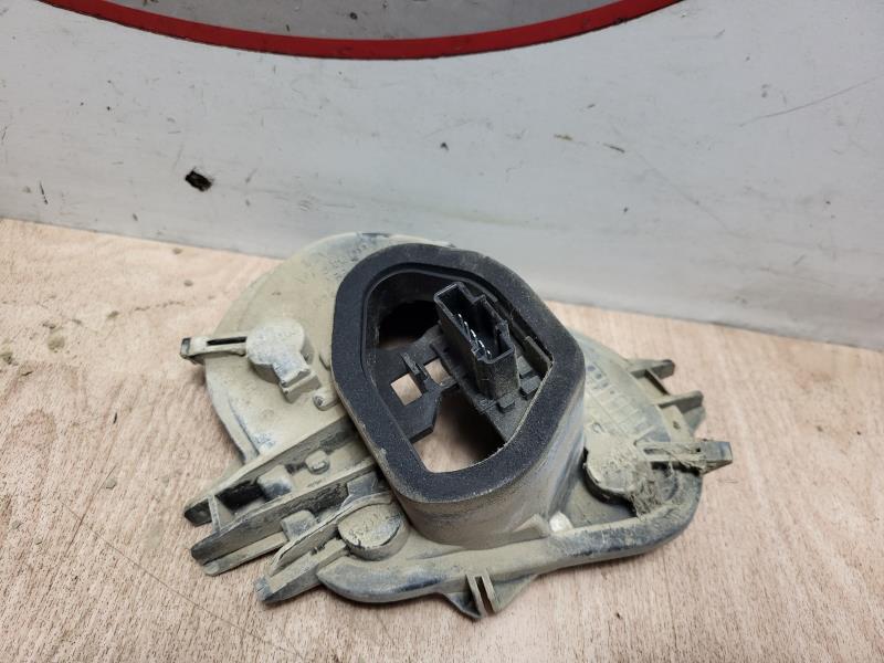 Base portalampade fanale posteriore destro PEUGEOT 208 1 PHASE 1 Diésel - 1