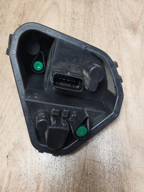 Base portalampade fanale posteriore destro RENAULT CLIO 3 PHASE 1 BREAK Diésel - 1