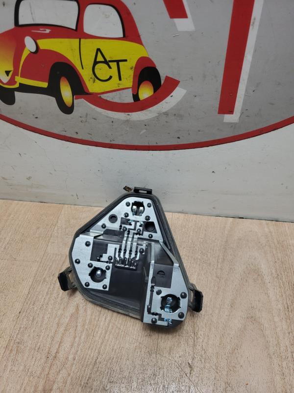 Base portalampade fanale posteriore sinistro RENAULT CLIO 3 PHASE 1 BREAK Diésel - 1
