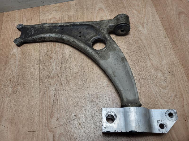 Triangle avant gauche VOLKSWAGEN PASSAT 5 Diesel - 1