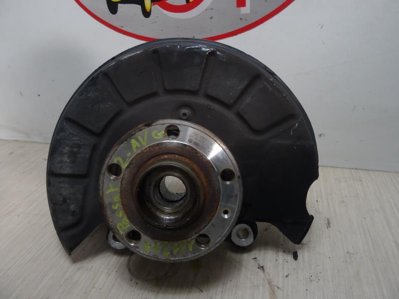 Fusee avant gauche VOLKSWAGEN PASSAT 5  - 1