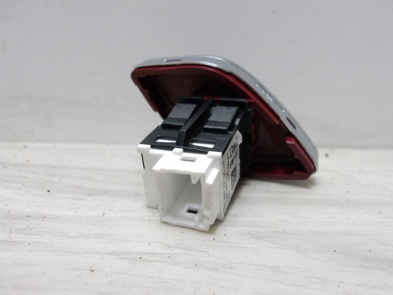 Bouton de warning DS DS3 PHASE 3 Diesel - 1