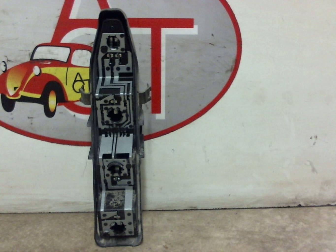 Base portalampade fanale posteriore destro RENAULT GRAND SCENIC 2 PHASE 1 Diésel - 1