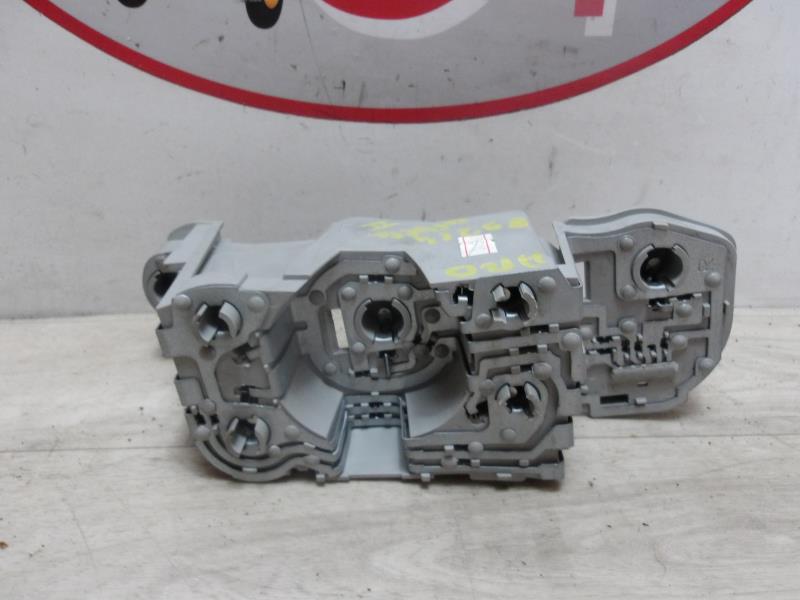 Base portalampade fanale posteriore destro TOYOTA COROLLA VERSO 2 PHASE 1 Diésel - 1