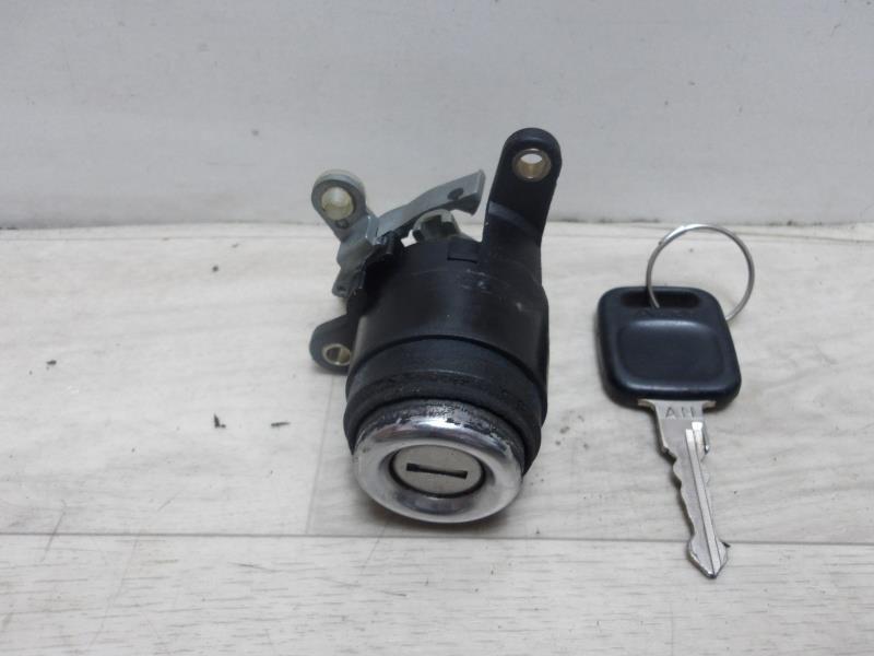 Serrure de coffre AUDI 80 3 PHASE 1 Essence - 1