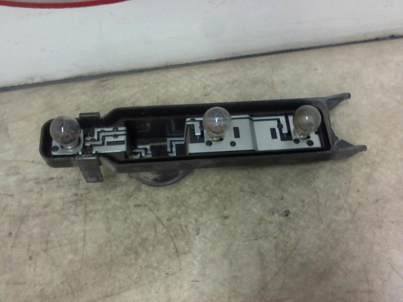 Base portalampade fanale posteriore destro FORD FOCUS 1 BREAK  - 1