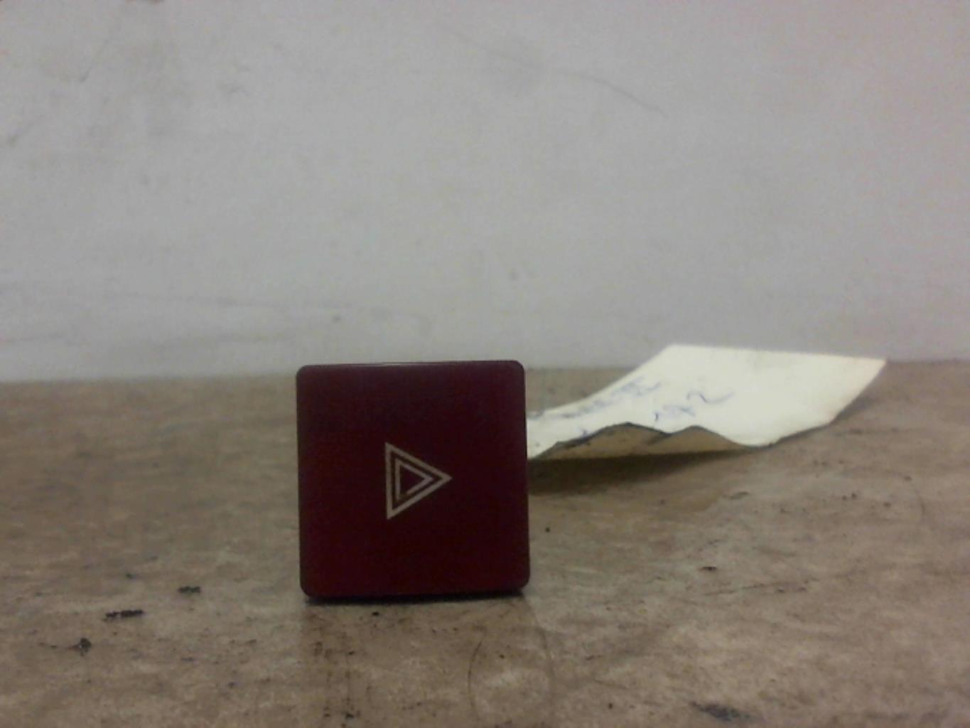 Bouton de warning PEUGEOT PARTNER 2 PHASE 1 Diesel - 1