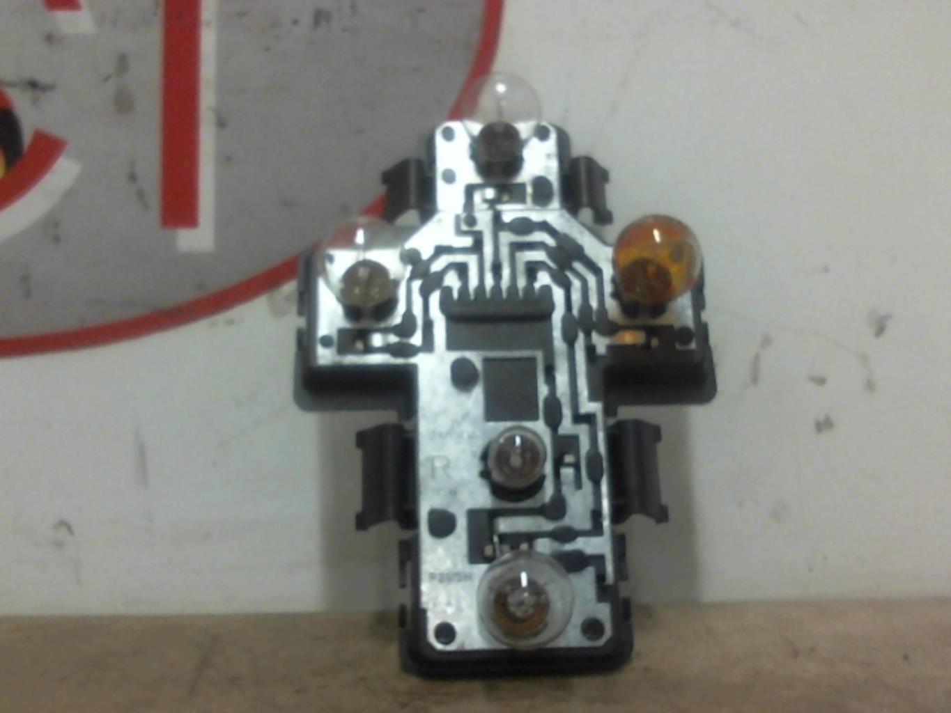 Base portalampade fanale posteriore destro SKODA FELICIA PHASE 1  - 1