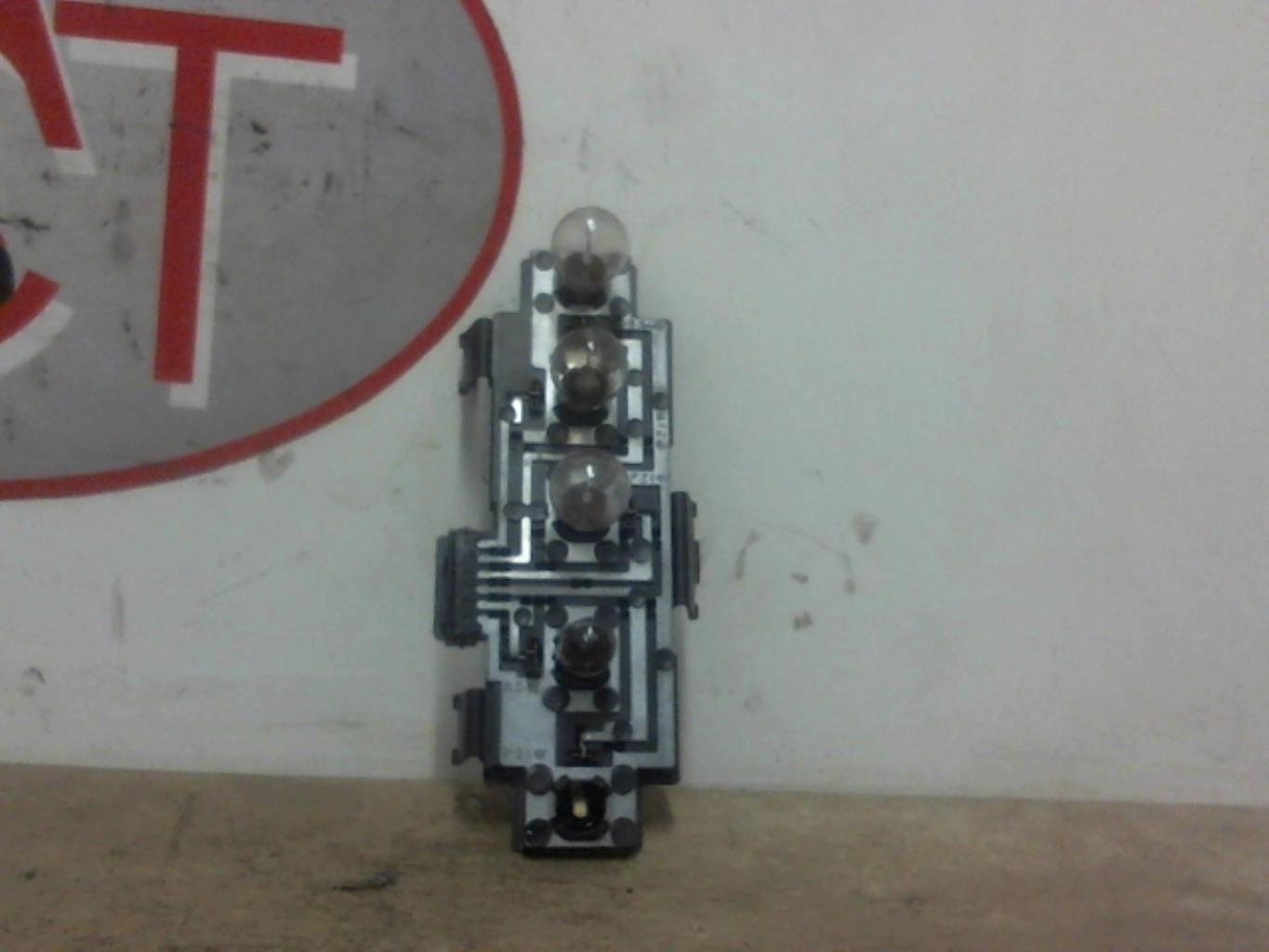Base portalampade fanale posteriore destro SKODA OCTAVIA 1  - 1