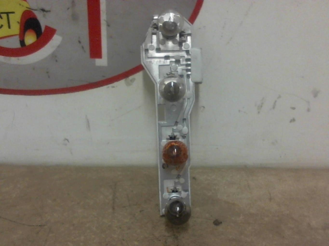 Base portalampade fanale posteriore destro SKODA FABIA 1 Gasolina - 1